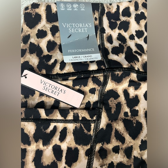 Victoria’s Secret Performance Yoga Pants & Sports Bra 2pc Outfit Set NWT - Picture 2 of 6